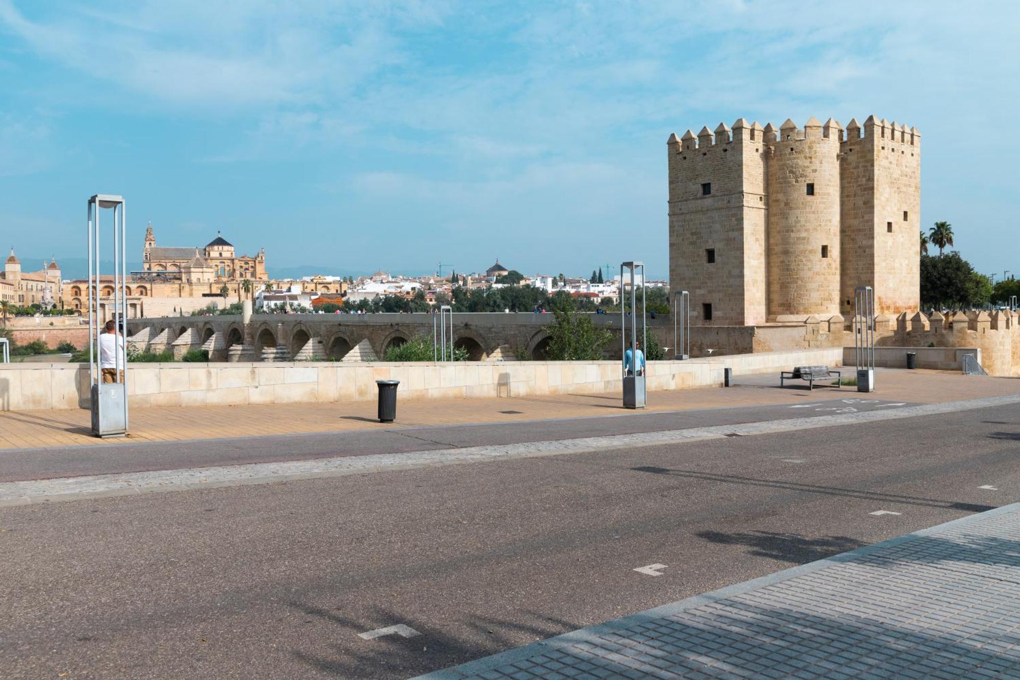 Apartamentos En Cordoba, Puente Romano Y Torre Calahorra מראה חיצוני תמונה